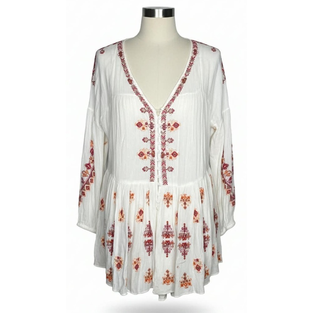 Retail $148 Beautiful Long Sleeve Embroidered Top By Free People size XS gauzy